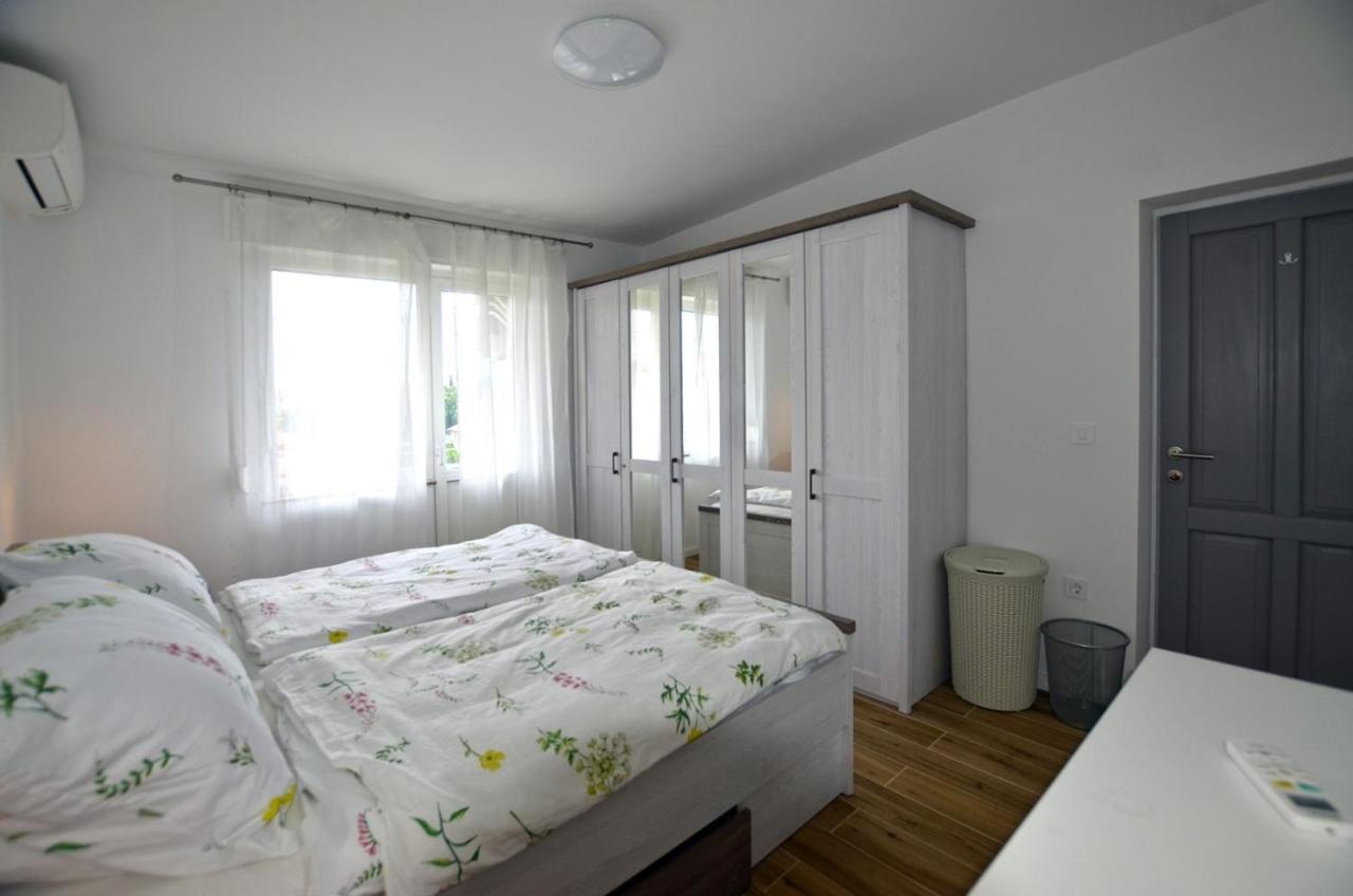 Sarah Apartment Rovigno Esterno foto