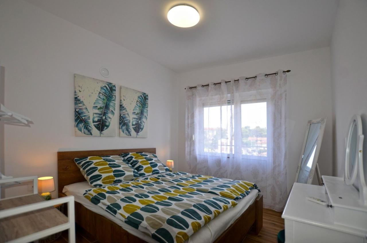 Sarah Apartment Rovigno Esterno foto
