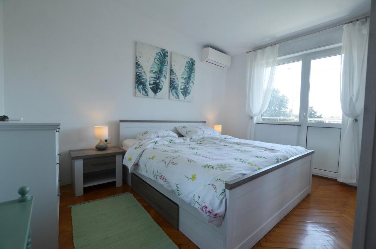 Sarah Apartment Rovigno Esterno foto